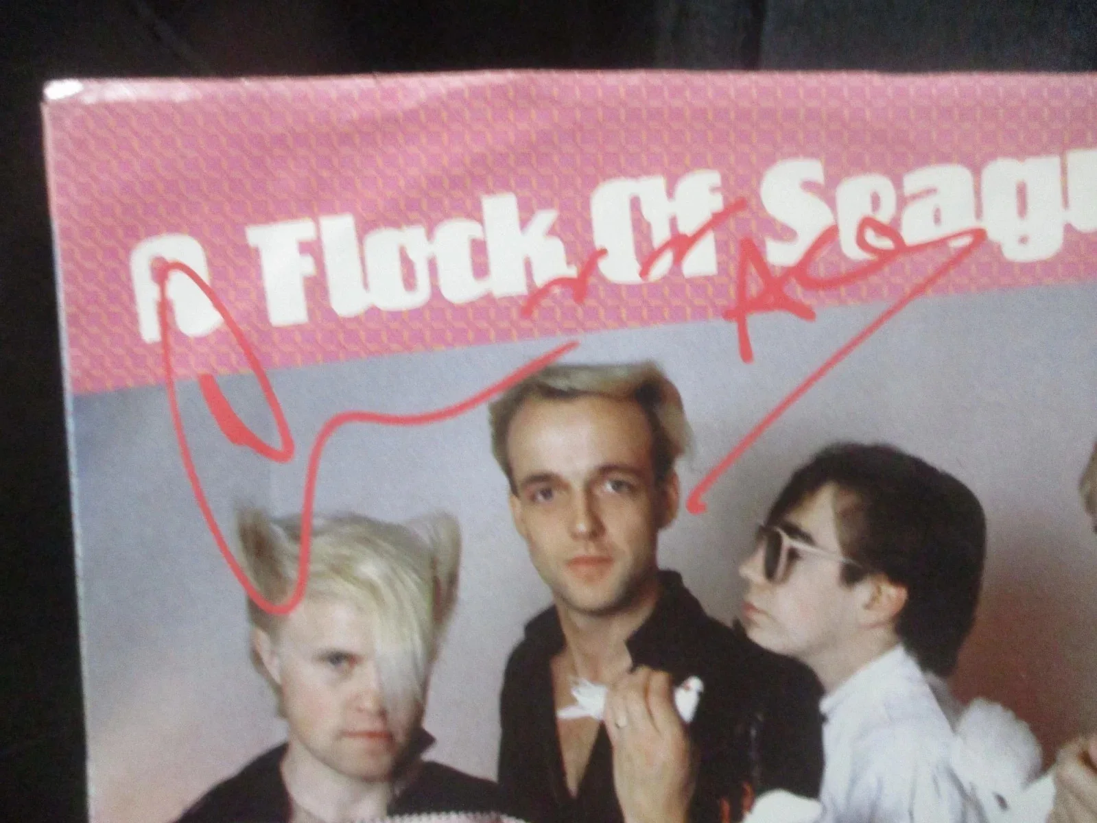 A FLOCK OF SEAGULLS AUTHENTIC AUTOGRAPHED/SIGNED VINYL 45 RECORD--MIKE SCORE, изображение 3
