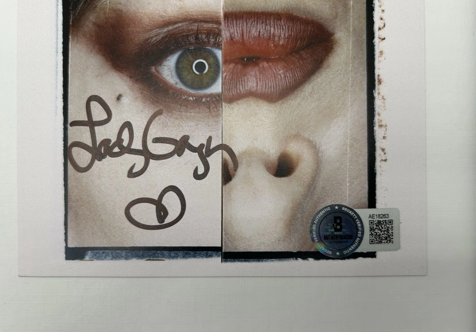 LADY GAGA SIGNED FRAMED “MAYHEM” MILLER RARE CD ALBUM AUTOGRAPH - BECKETT COA, image 5