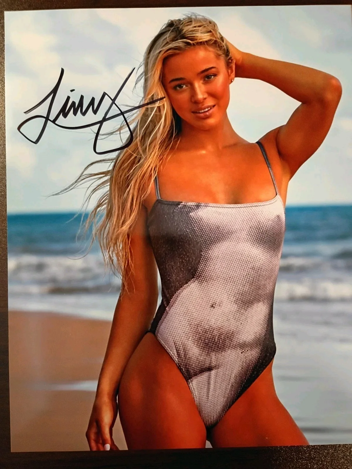 Olivia Dunne — Olivia Dunne Signed 8x10 COA W/ Matching Numbered Sticker