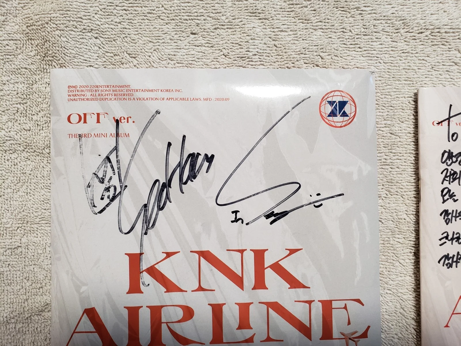 Autographed KNK Airline Third Mini Album Original CD & Booklet + Photocards, изображение 5