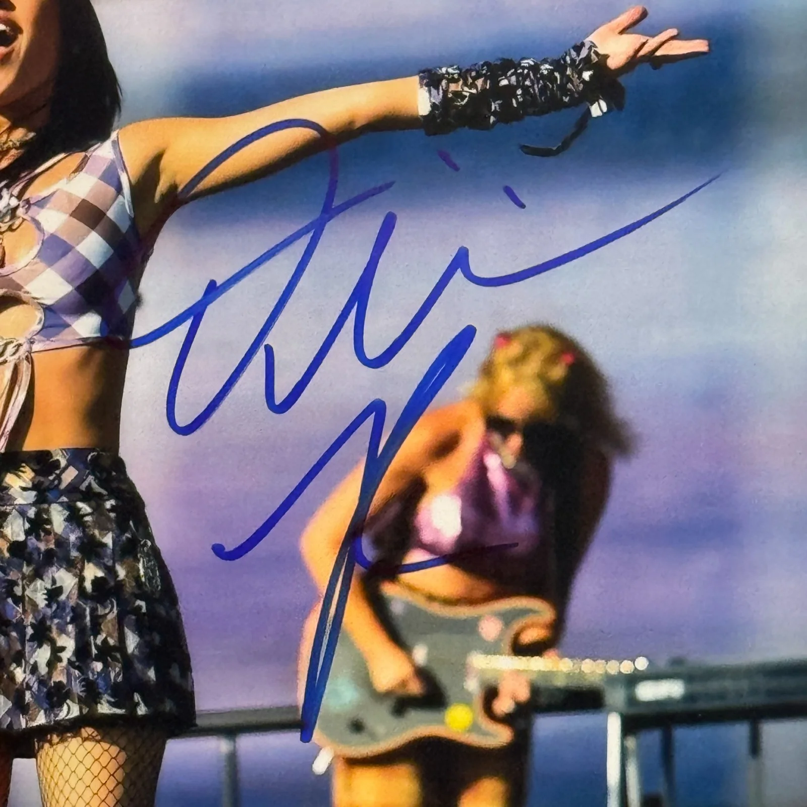 Olivia Rodrigo — OLIVIA RODRIGO SIGNED AUTOGRAPHED 8X10 PHOTOGRAPH W/ MATCHING HOLO COA SEXY HOT, изображение 3