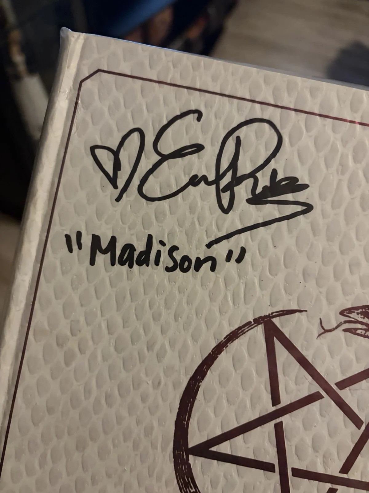 American Horror Story: Coven Emma Roberts Signed Promo Press Kit Book, image 2