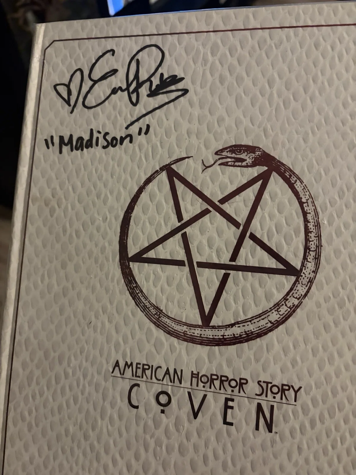 American Horror Story: Coven Emma Roberts Signed Promo Press Kit Book, image 4