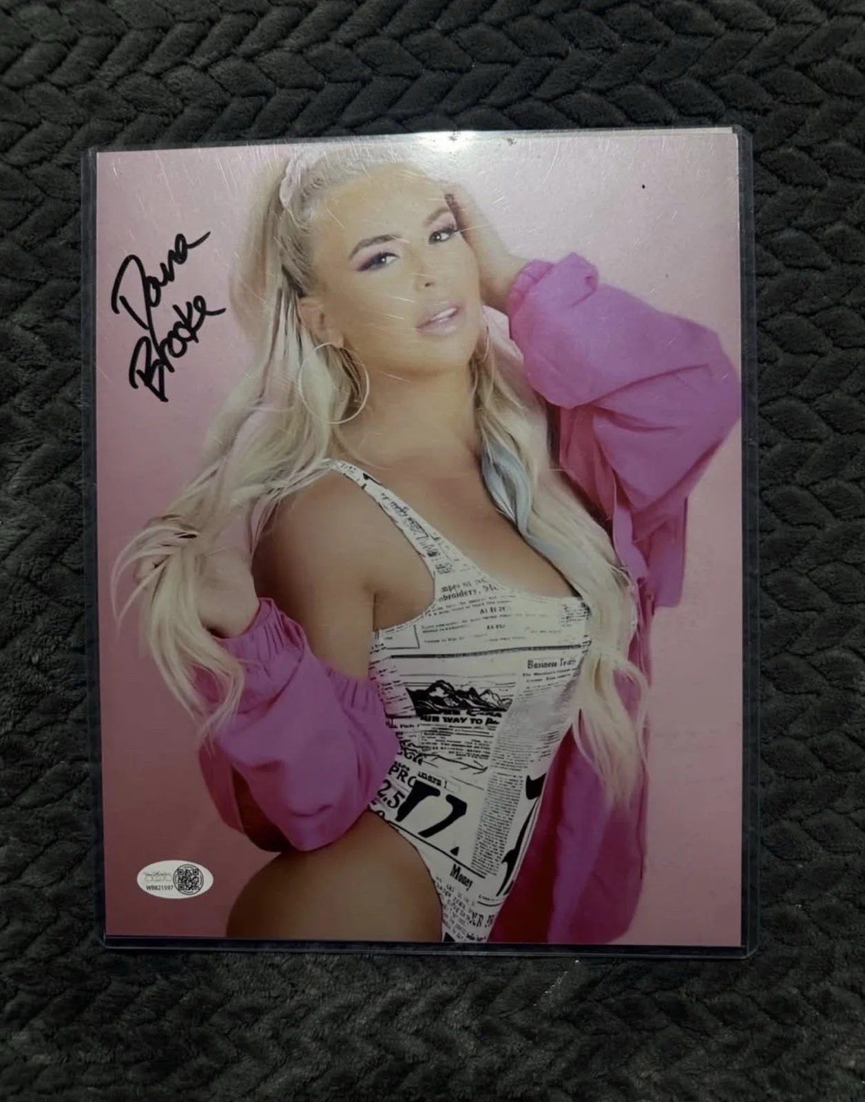 Dana Brooke — Dana Brooke Signed 8x10 Photo Beckett Authenticated Original Autograph, изображение 2