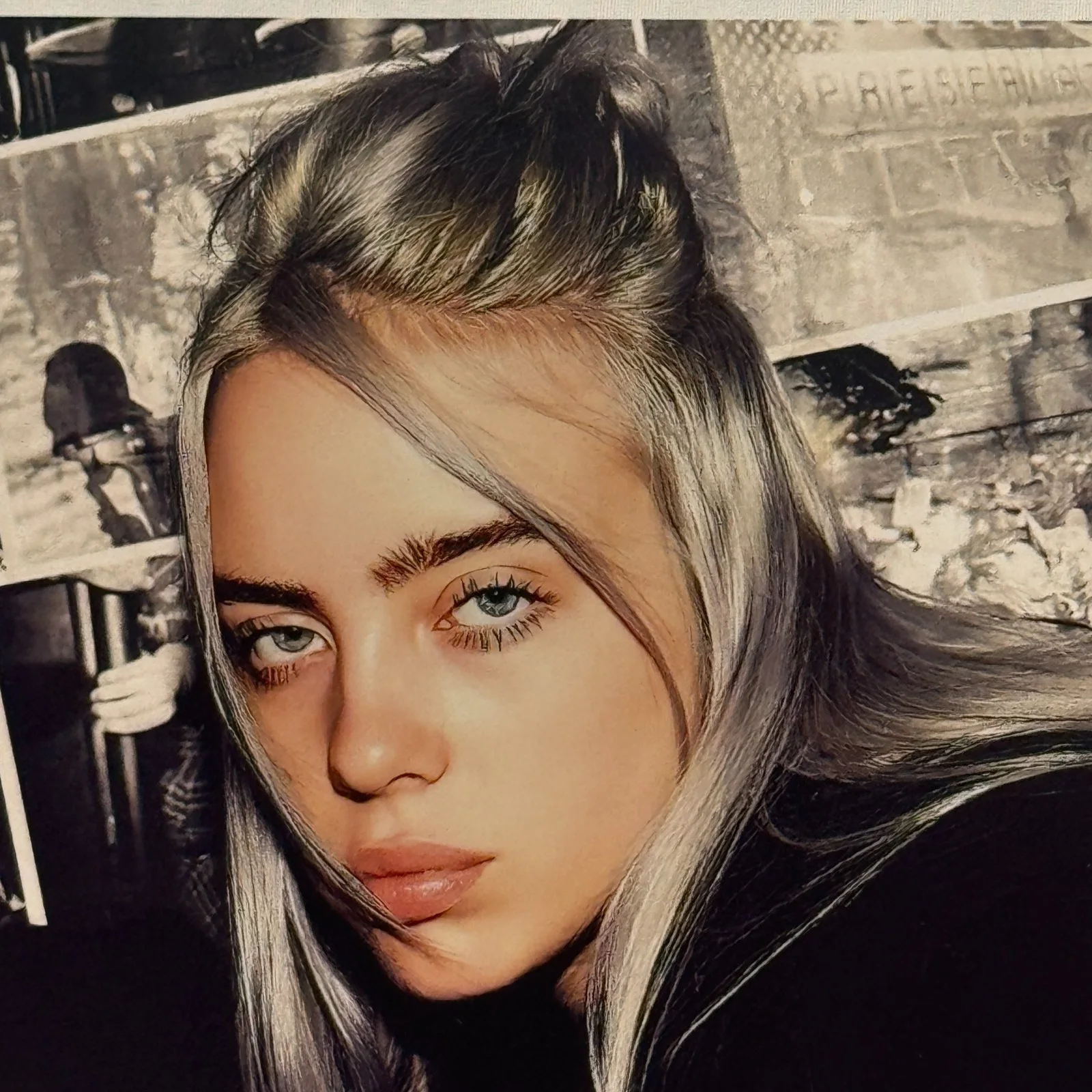 Billie Eilish Signed Autographed 8x10 Photograph Auto Photo Authentic with COA, изображение 2
