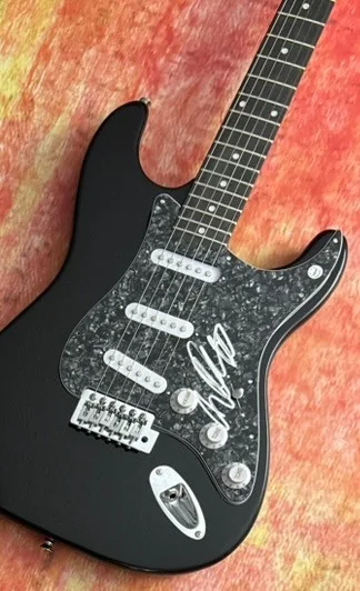 GFA Quiet Riot Guitarist * CARLOS CAVAZO * Signed Electric Guitar PROOF COA, image 2
