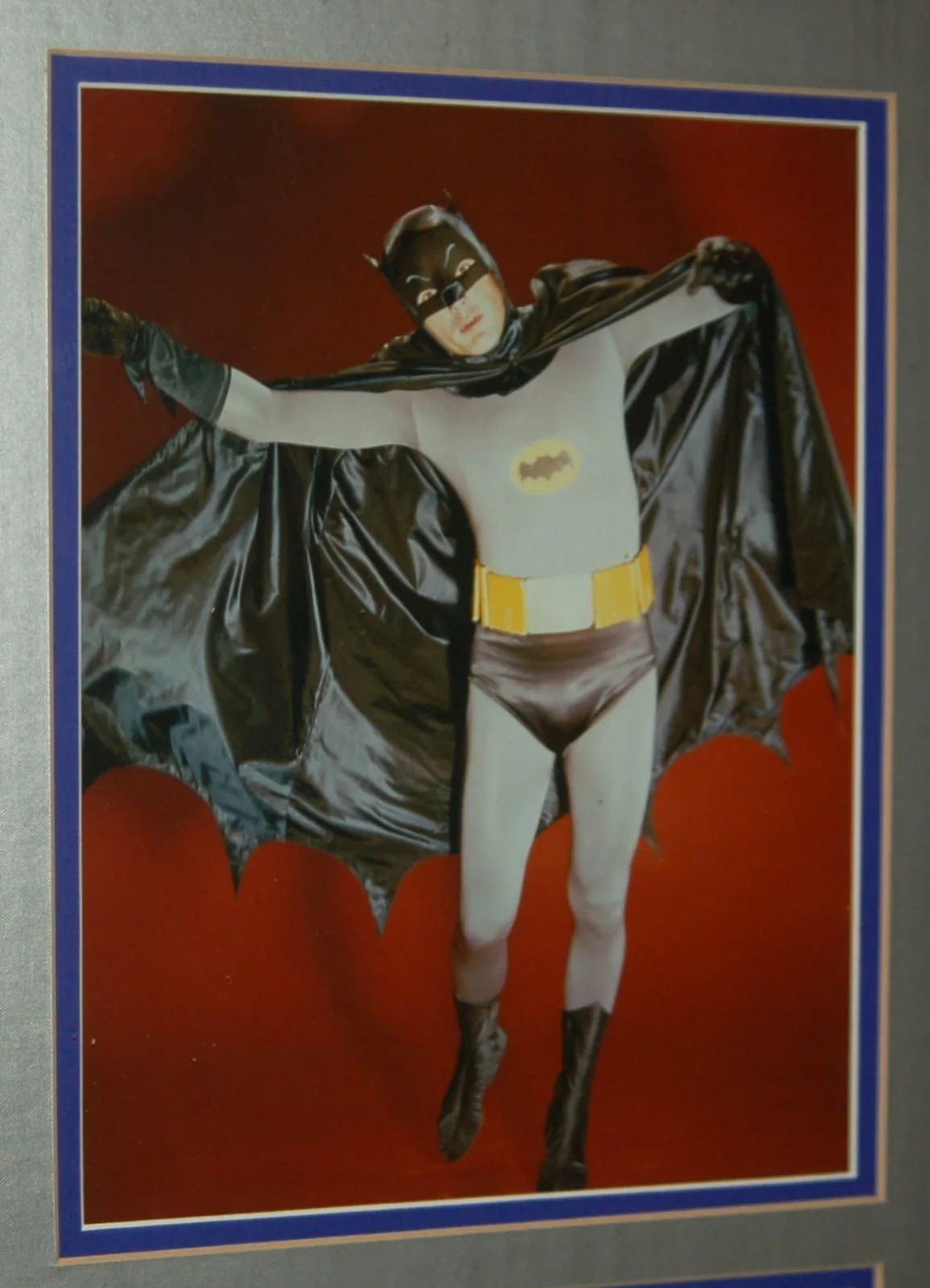 Adam West — ADAM WEST BATMAN Photograph Autograph Walt Disney Signed COA DC Comics S15257, изображение 3