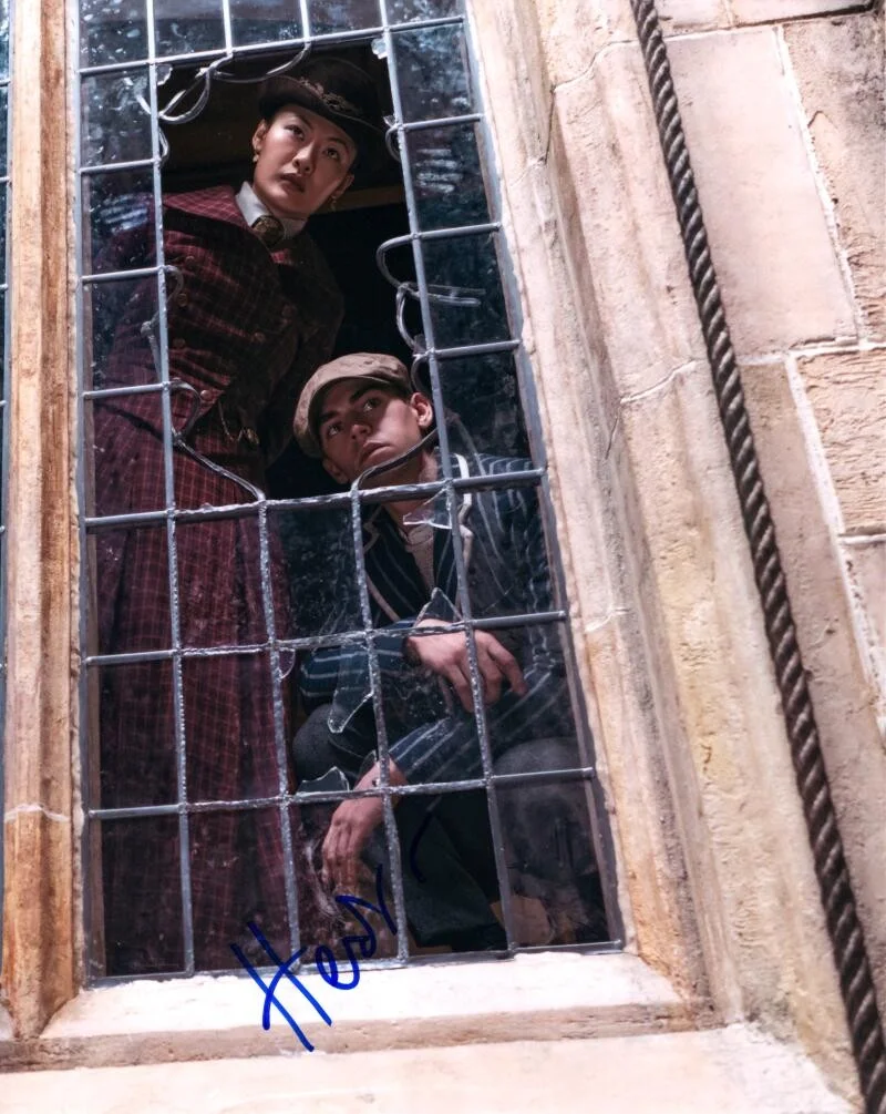 Hero Fiennes Tiffin — Hero Fiennes Tiffin Signed Autograph 8x10 Photo - Young Sherlock Holmes Star