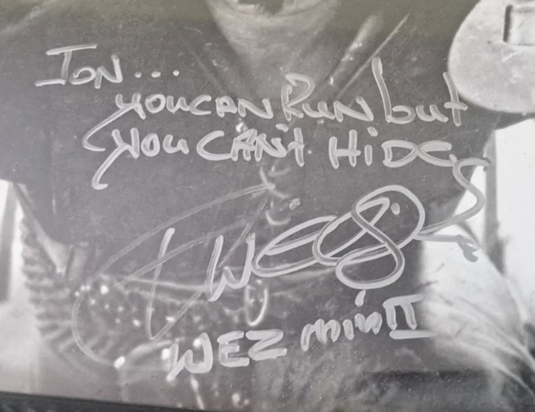 Vernon Wells — VERNON WELLS Signed Autographed 8x10 MAD MAX THE ROAD WARRIOR WEZ Press Photo, изображение 4