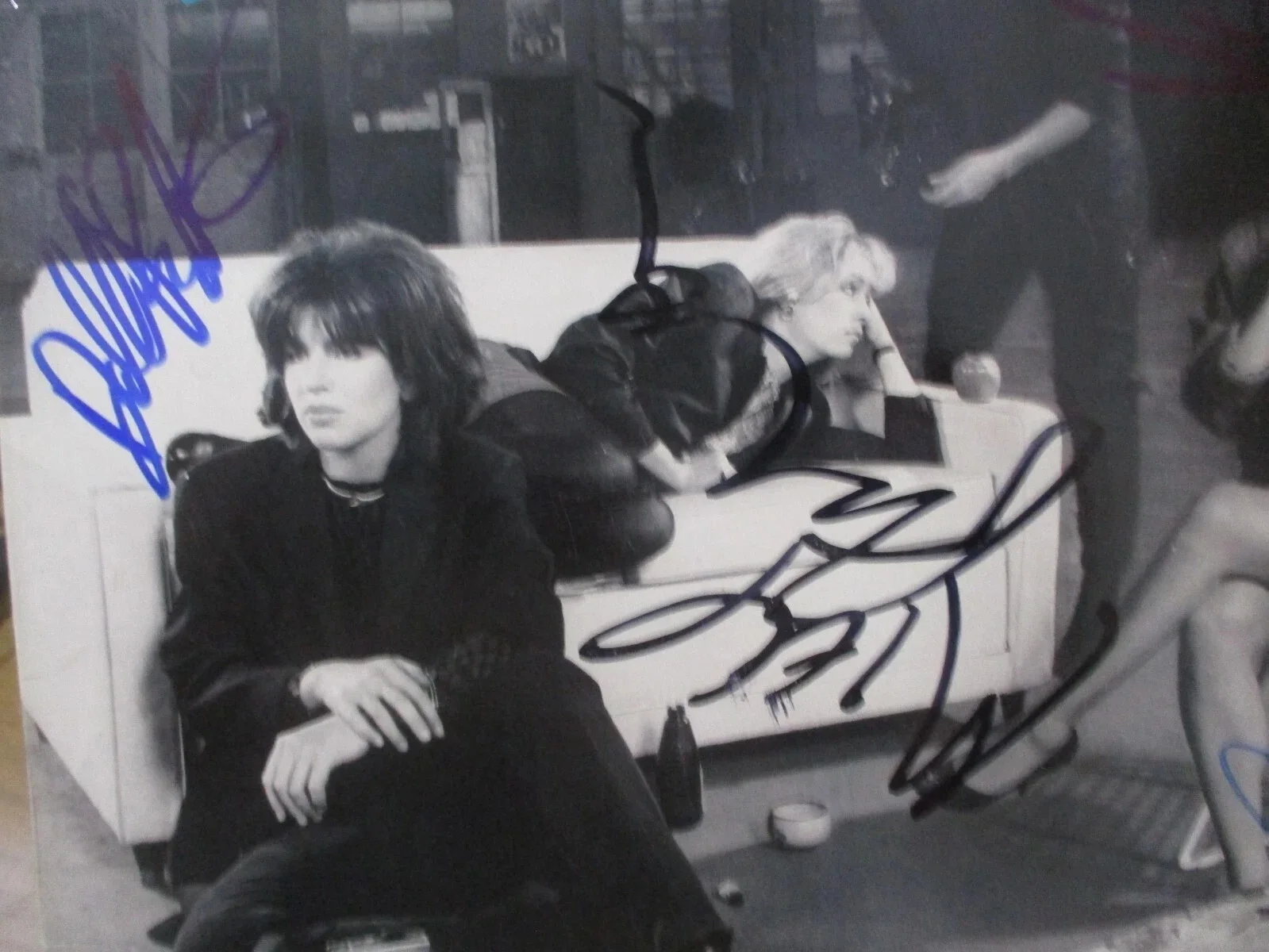 THE BANGLES AUTHENTIC SIGNED/AUTOGRAPHED VINYL RECORD--SUSANNA HOFFS + 3, image 2