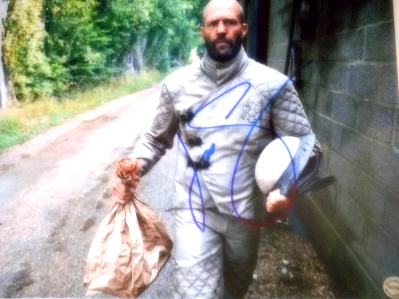 Jason Statham — Jason Statham autographed THE BEEKEEPER Action 8x10 Photo W/COA # Holograms, image 3
