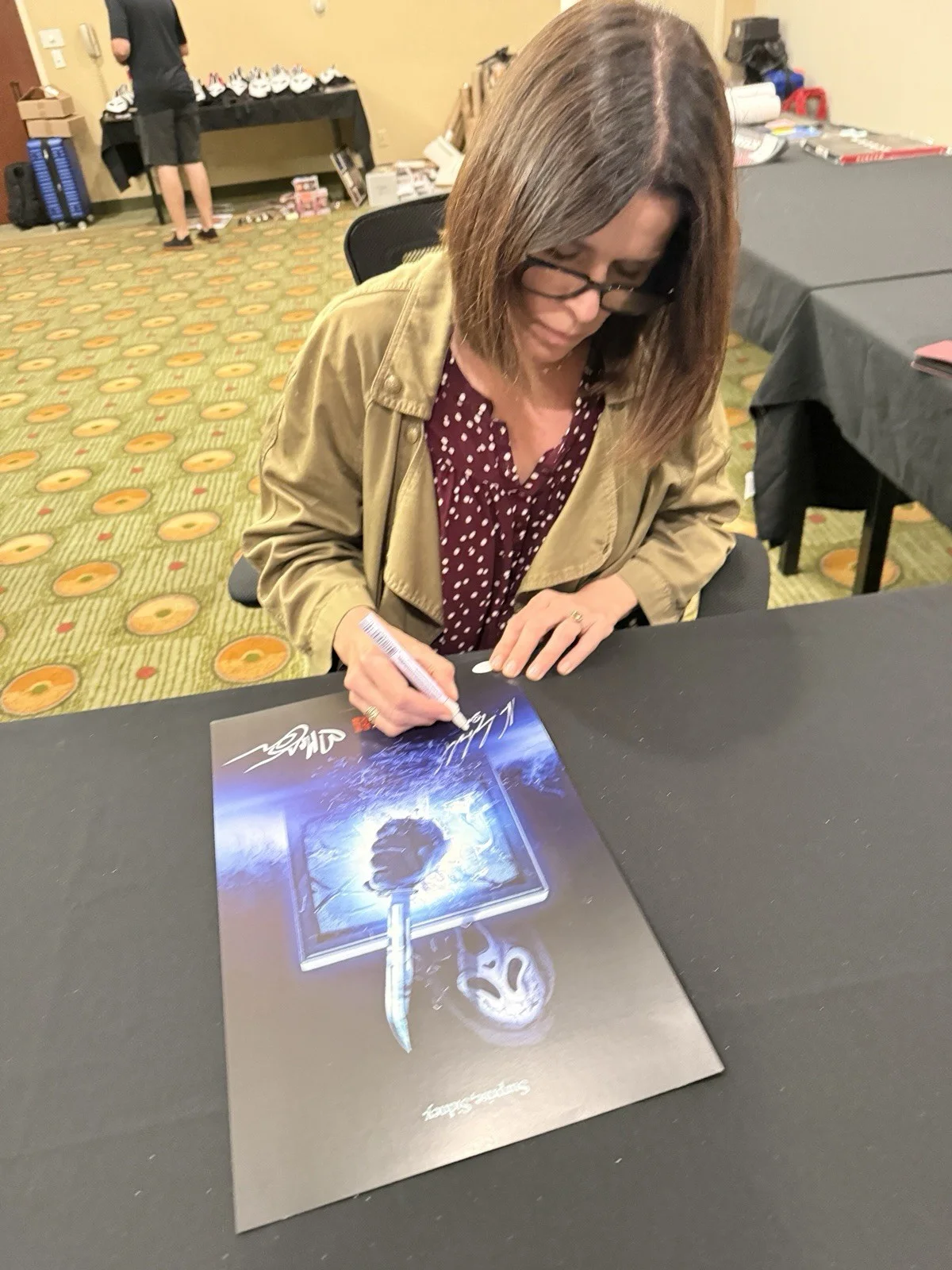 Neve Campbell, Mckenna Grace — Neve Campbell & McKenna Grace Signed 11x17 Photo Scream 7 Ghostface JSA COA, image 2
