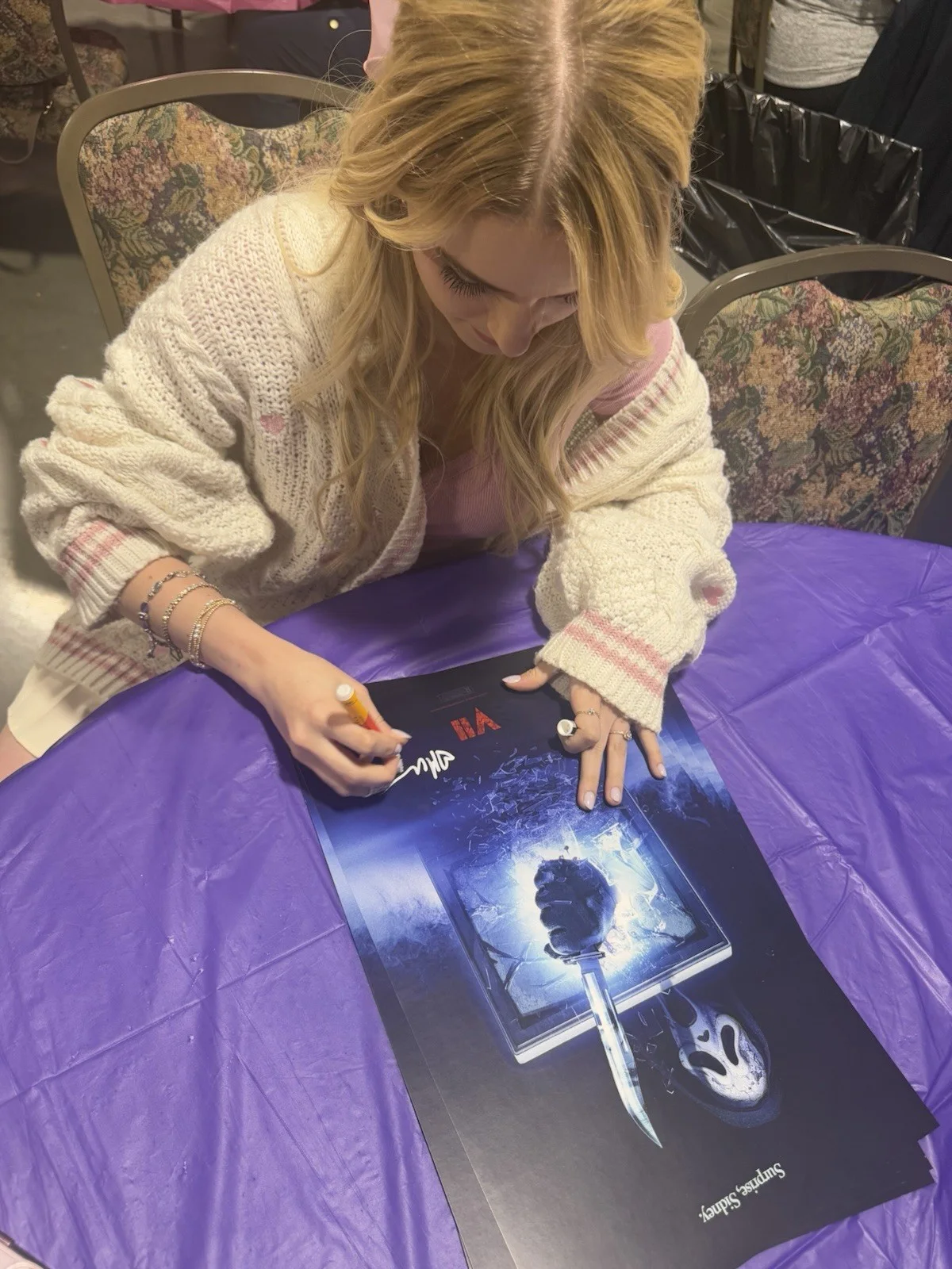 Neve Campbell, Mckenna Grace — Neve Campbell & McKenna Grace Signed 11x17 Photo Scream 7 Ghostface JSA COA, image 3