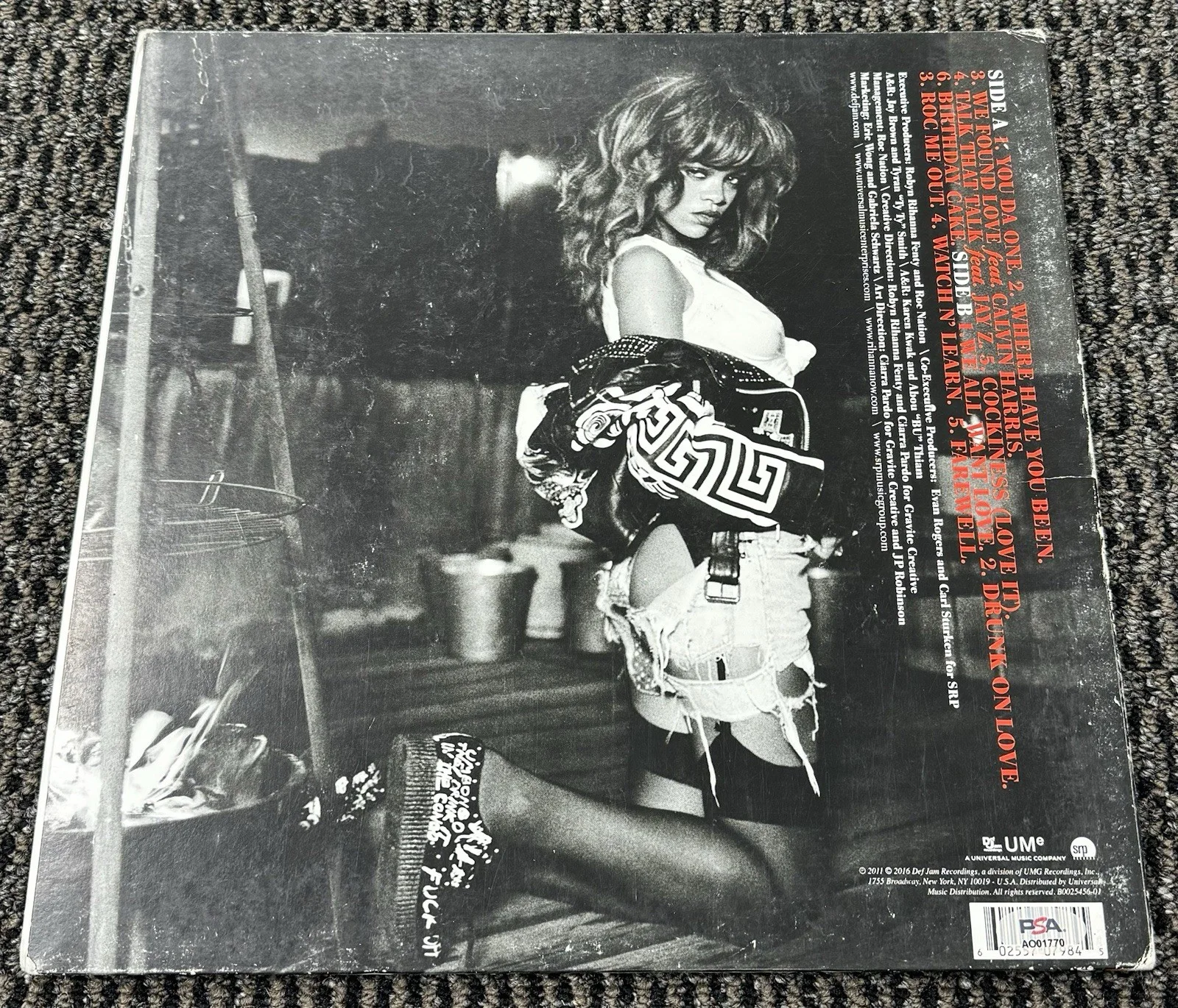 Rihanna Signed Autograph 2011 Talk That Talk Album Vinyl Cover PSA/DNA LOA, изображение 2