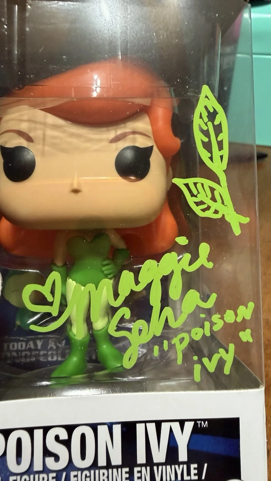 MAGGIE GEHA — MAGGIE GEHA SIGNED GOTHAM POISON IVY AUTOGRAPH Funko Pop Beckett COA Batman, image 3
