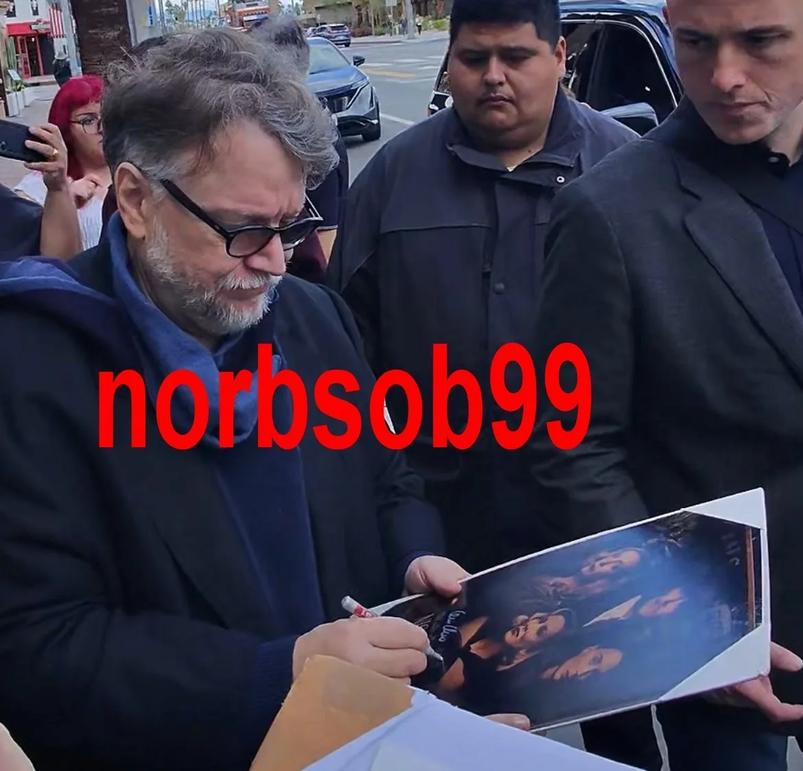 GUILLERMO DEL TORO SIGNED NIGHTMARE ALLEY 12x18 PHOTO wEXACT PROOF AUTOGRAPH COA, изображение 3
