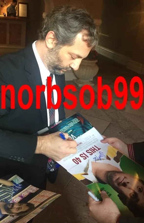 JUDD APATOW SIGNED THE 40 YEAR OLD VIRGIN 12x18 PHOTO w/PROOF & AUTOGRAPH COA, изображение 2