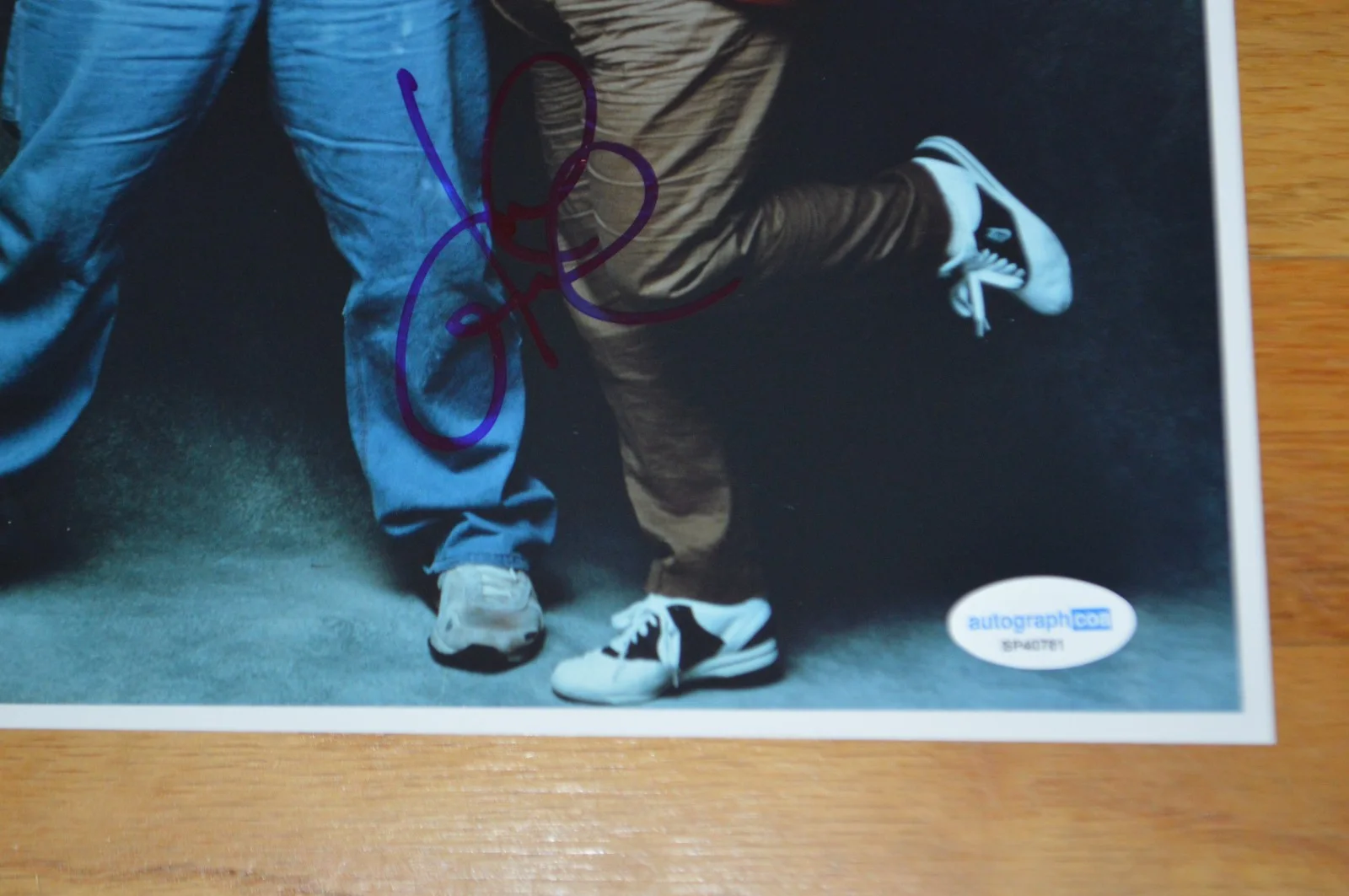 John Goodman — John Goodman Autographed "Roseanne" 8x10 Vintage Color Photo with AUTOGRAPH COA, изображение 3