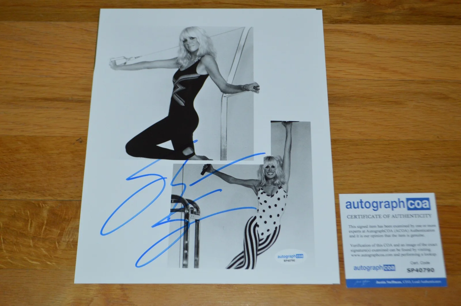 Suzanne Somers — Suzanne Somers Autographed 8x10 B/W Photo with AUTOGRAPH COA ~ Threes Company, image 5