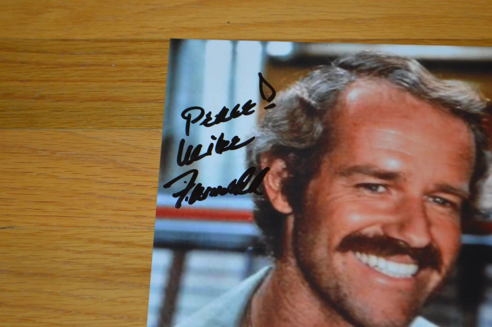 Mike Farrell — Mike Farrell Autographed M*A*S*H 8x10 Color Photo with AUTOGRAPH COA, изображение 3