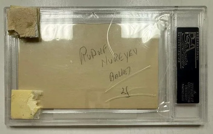 Rudolf Nureyev — Rudolf Nureyev (d. 1993) Signed Autographed 3x5 Index Card : PSA/DNA Slabbed, изображение 2