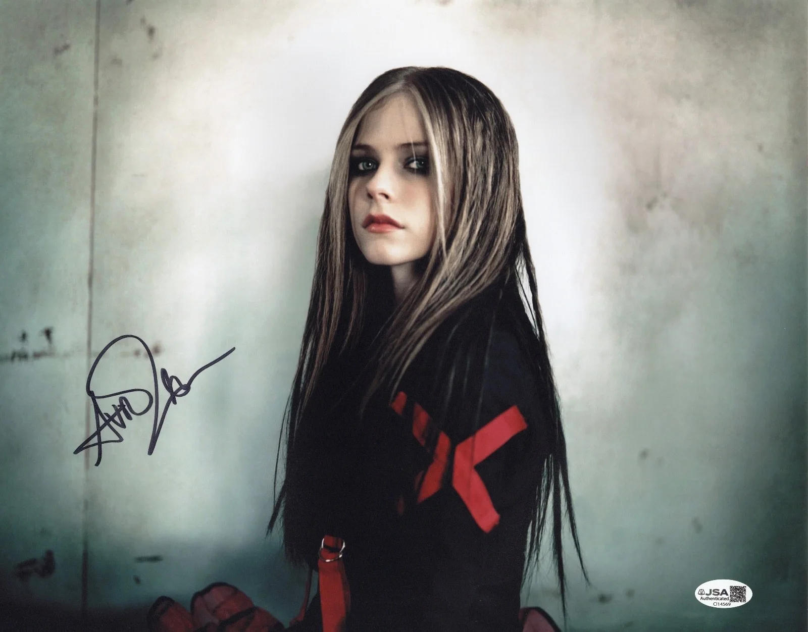 Avril Lavigne Signed 11x14 Photo ('Under My Skin' Photoshoot) JSA COA CI14569, изображение 2