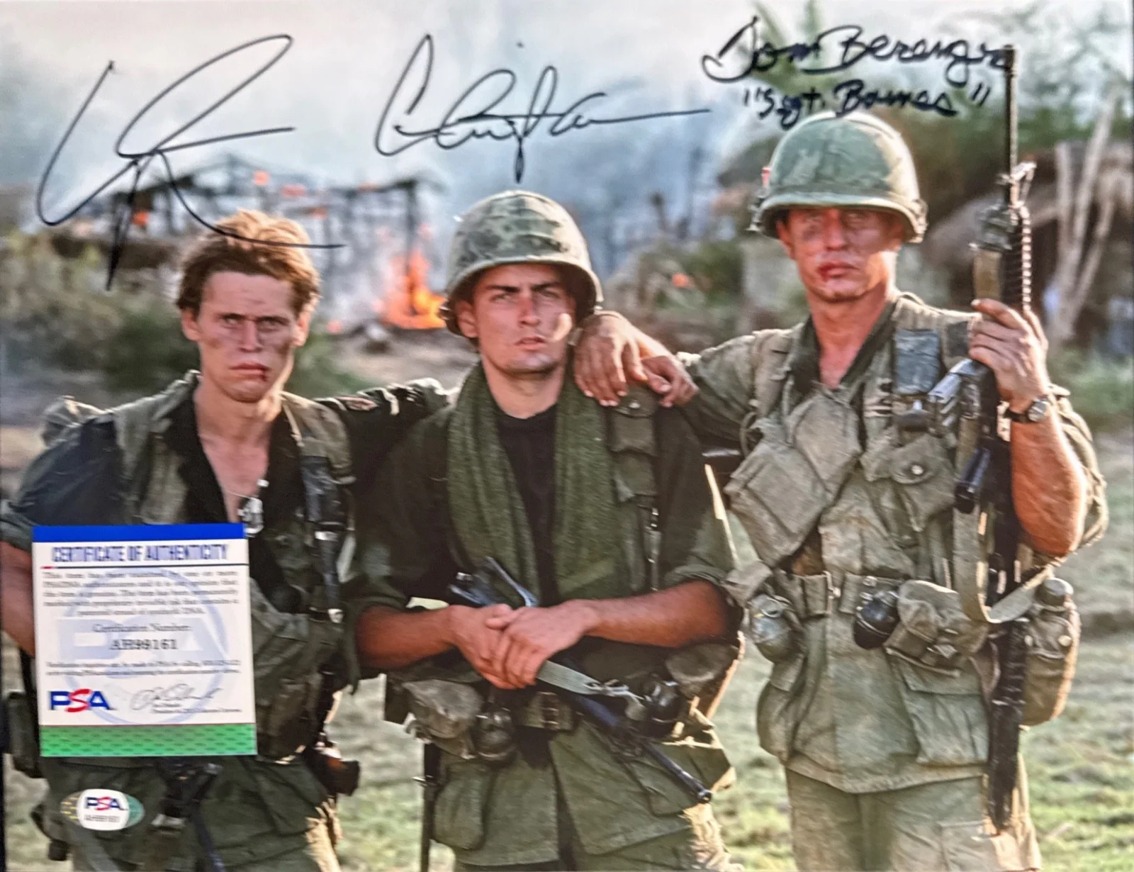 Charlie Sheen — Charlie Sheen, Willem Dafoe, Tom Berenger Signed 11x14 Platoon Photo PSA, изображение 2