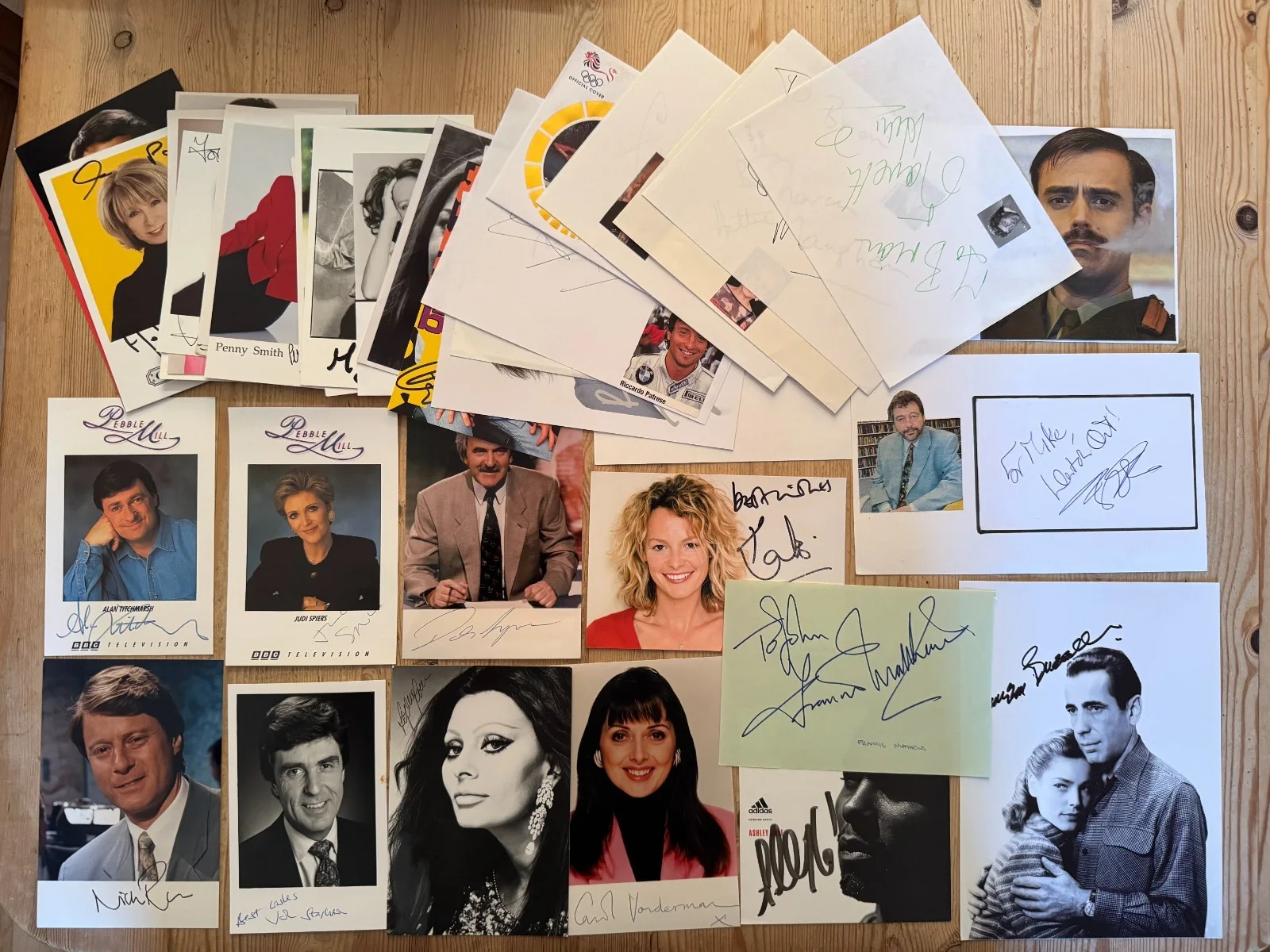 (S3) ORIGINAL GENUINE SIGNED AUTOGRAPHS ON PHOTOS & PAGES UNDEDICATED DEDICATED, изображение 2