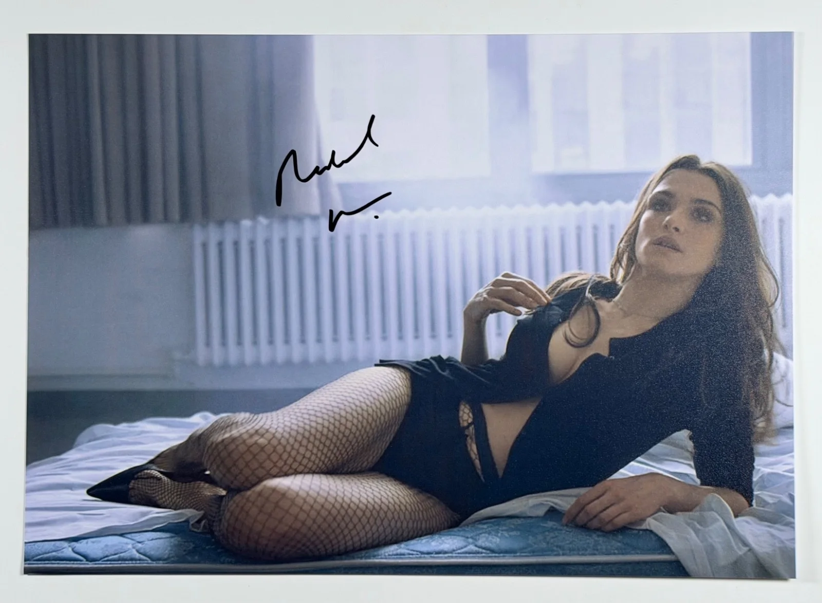 Rachel Weisz — Rachel Weisz Signed 8.5x11 Photo Autograph The Mummy COA
