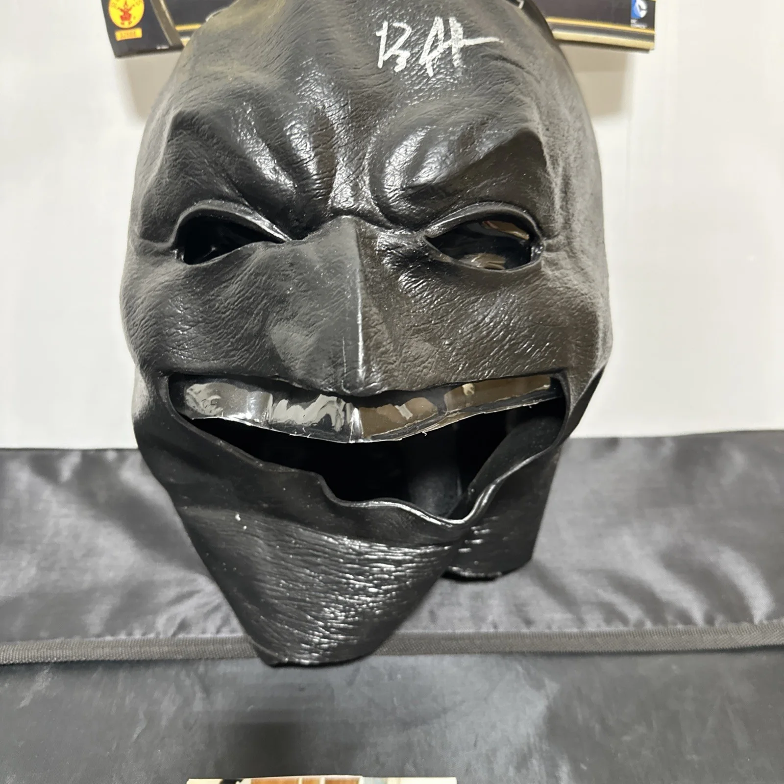ben affleck signed Batman Mask With COA From Beckett, image 5