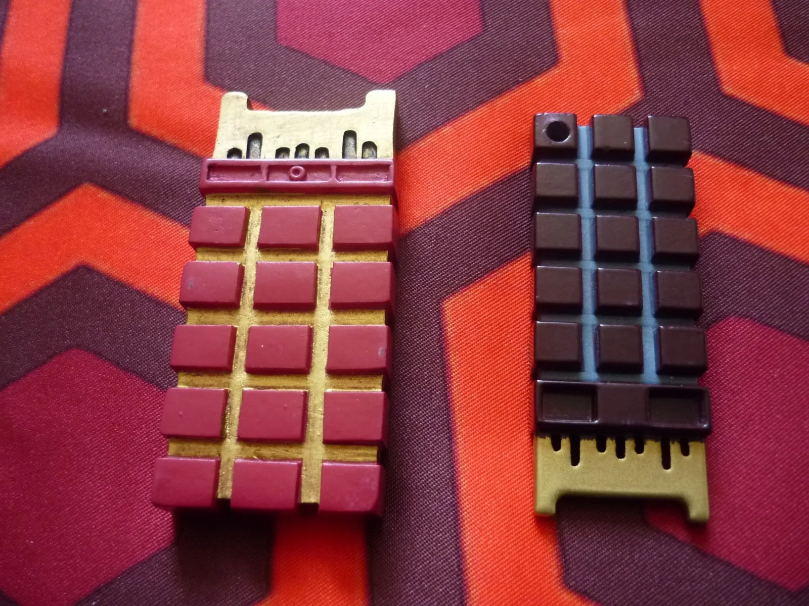1x3 inch 1:1 scale T-800 terminator computer chip prop replica 2 versions red, изображение 2