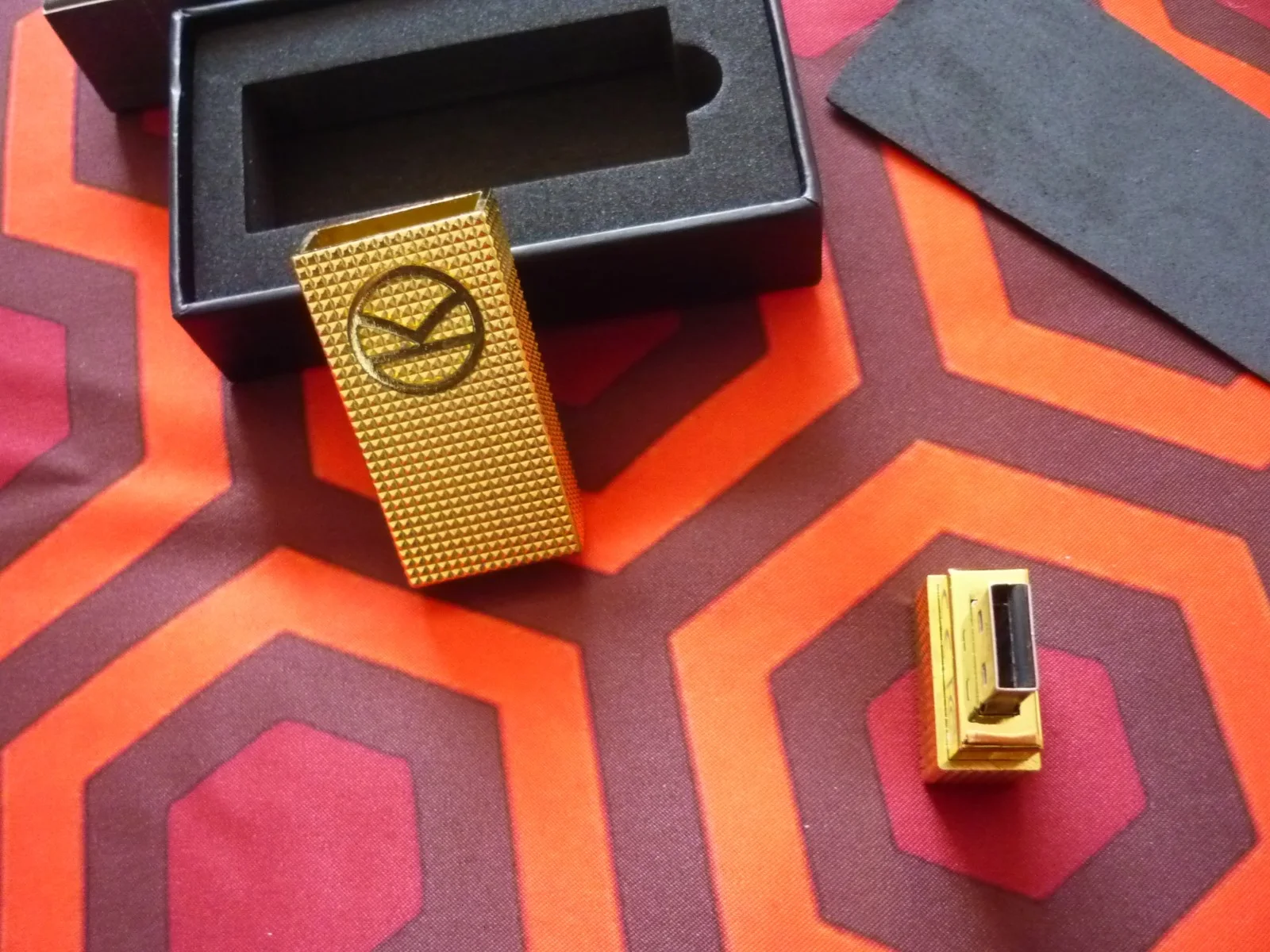 3x1 inch gold bar look solid metal usb kingsman golden circle 16gb prop replica, изображение 3