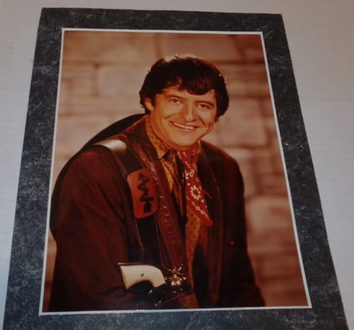 HENRY DARROW — VINTAGE HENRY DARROW SIGNED 1983 W-4 FORM WITH ZORRO HIGH CHAPARRAL 8x10 PHOTO, изображение 2