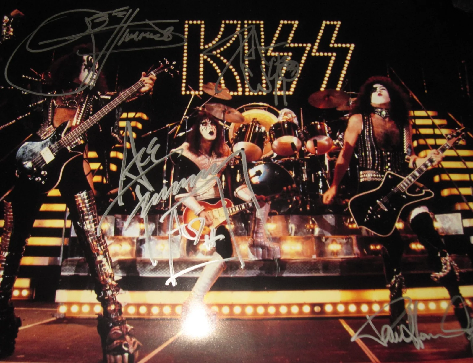 KISS SIGNED PHOTO ALIVE II 16X20 GENE SIMMONS ACE FREHLEY ROCK AUTOGRAPH X4, изображение 2