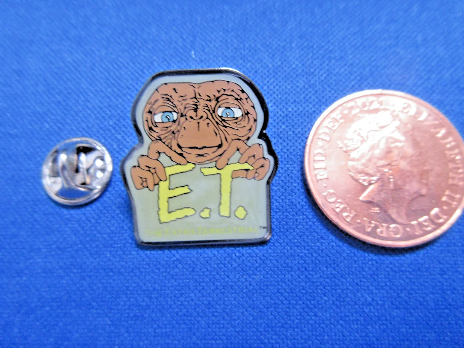 ET THE EXTRA TERRESTRIAL PIN BADGE 90's UNUSED EX SHOP STOCK, image 4