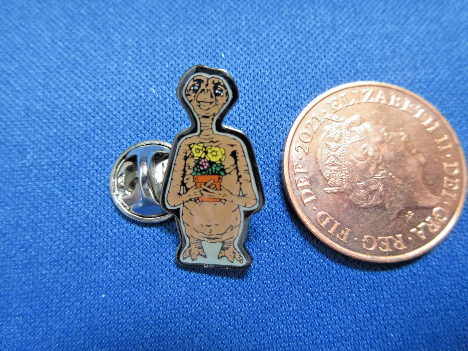 ET THE EXTRA TERRESTRIAL PIN BADGE 90's UNUSED EX SHOP STOCK, image 4