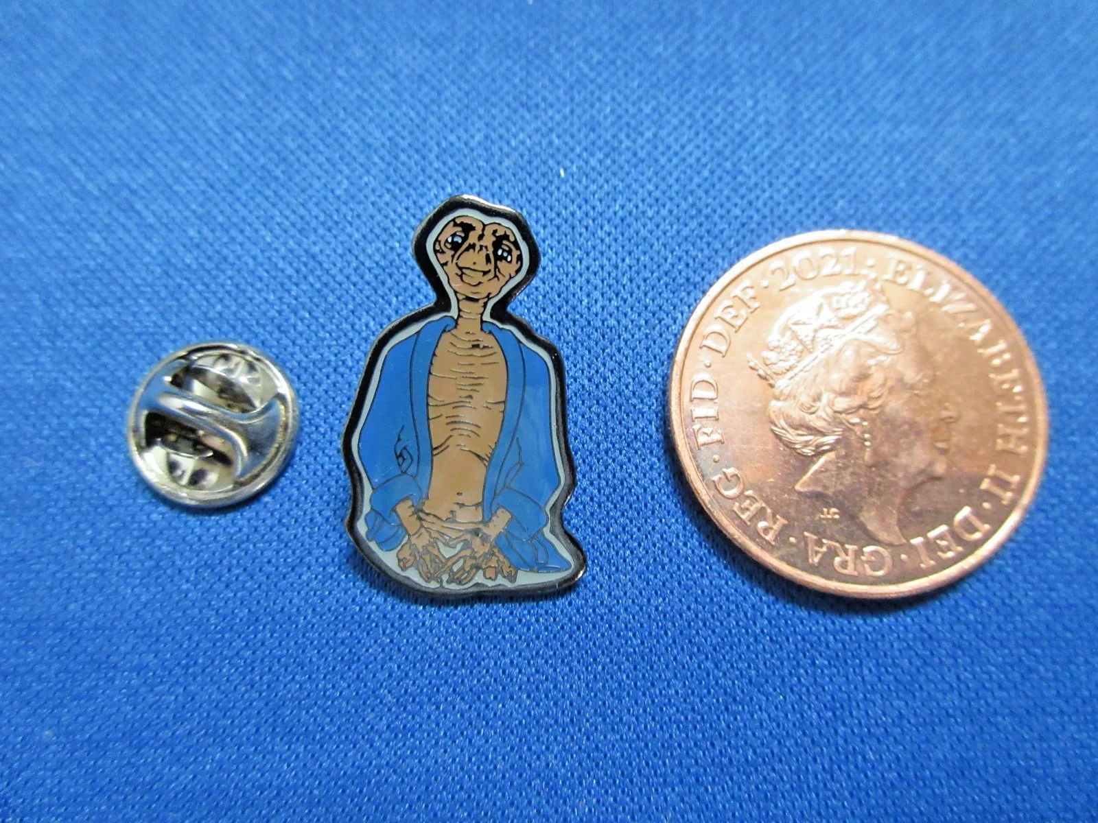 ET THE EXTRA TERRESTRIAL PIN BADGE 90's UNUSED EX SHOP STOCK, image 4