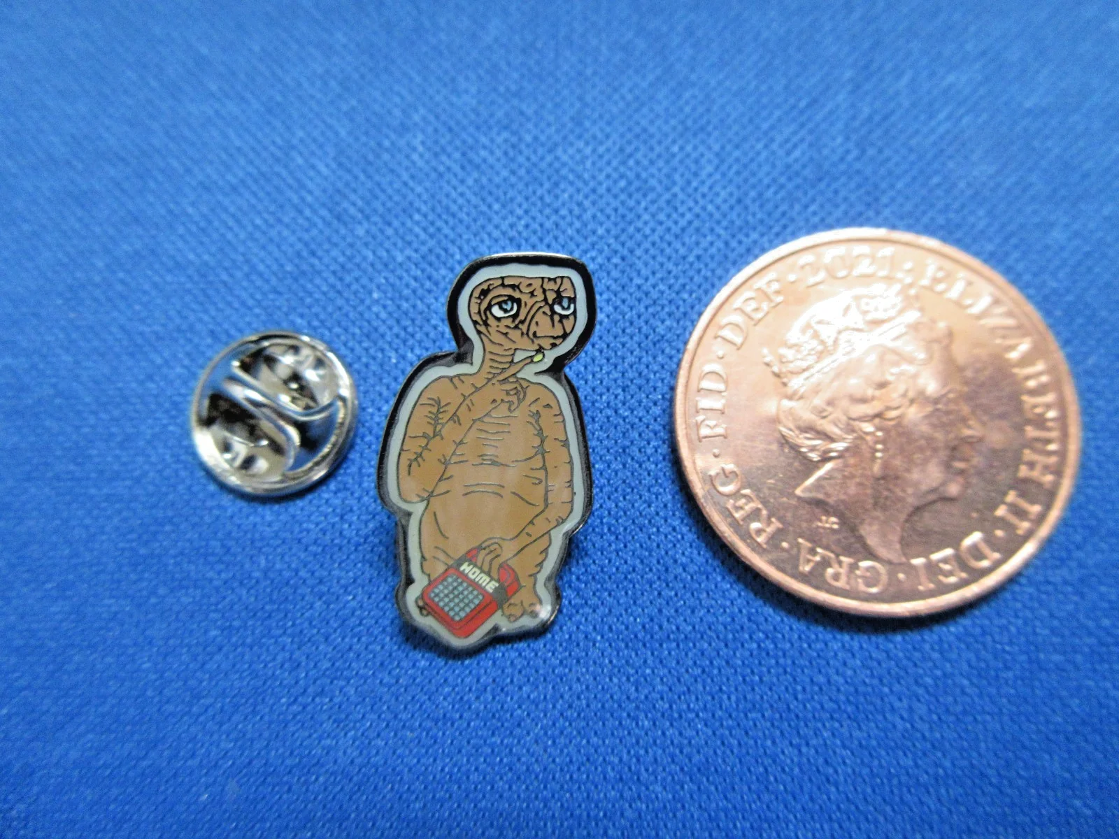 ET THE EXTRA TERRESTRIAL PIN BADGE 90's UNUSED EX SHOP STOCK, image 4