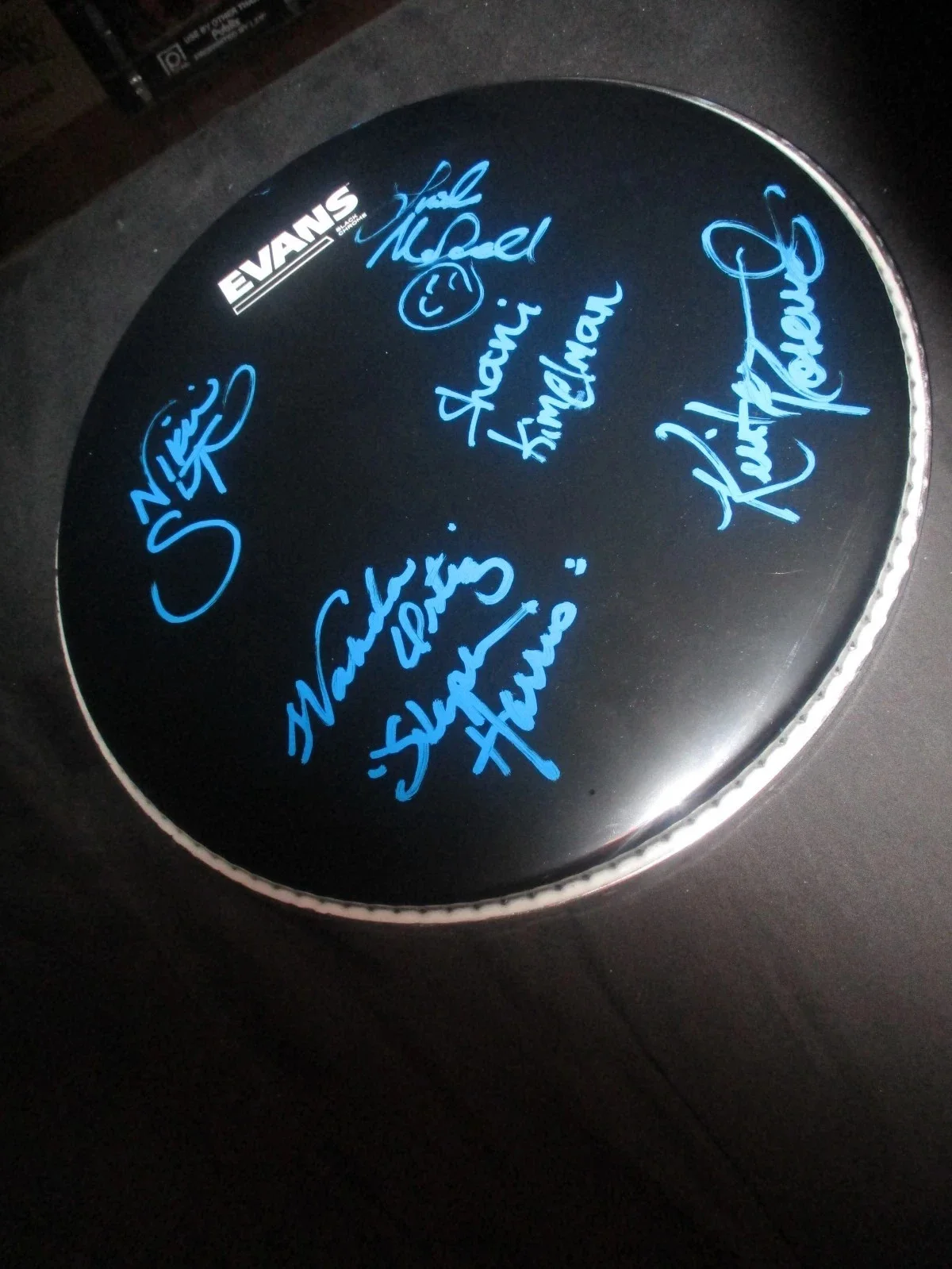 IRON MAIDENS AUTHENTIC AUTOGRAPHED/SIGNED DRUMHEAD..NIKKI STRINGFIELD + 4, image 3
