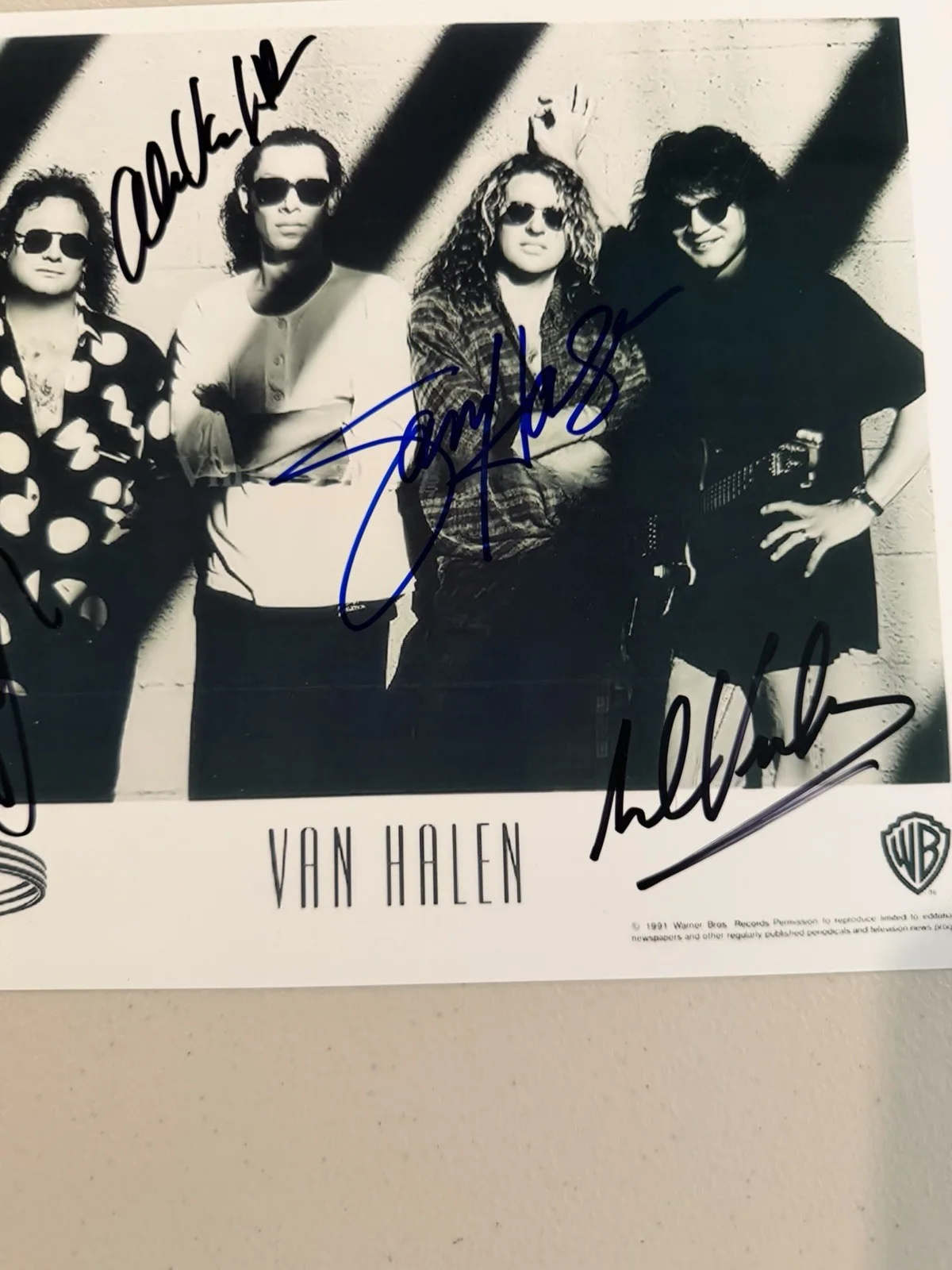 Van Halen Hand Signed Band Members Promotional Rare, изображение 2