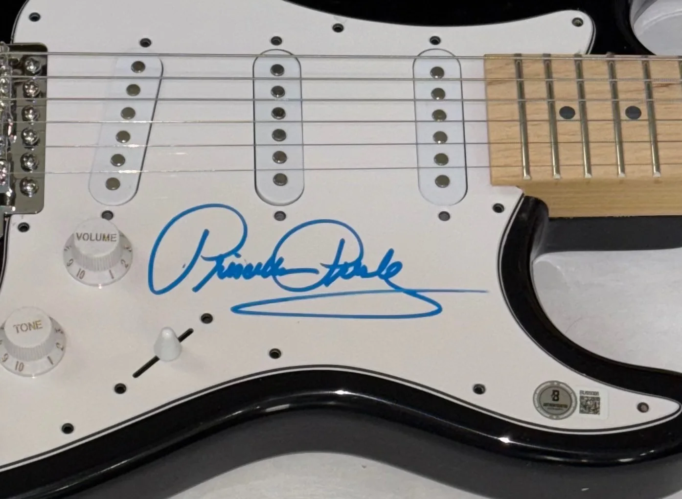 Priscilla Presley Signed Autograph Electric Guitar Elvis Presley Wife Beckett, изображение 4