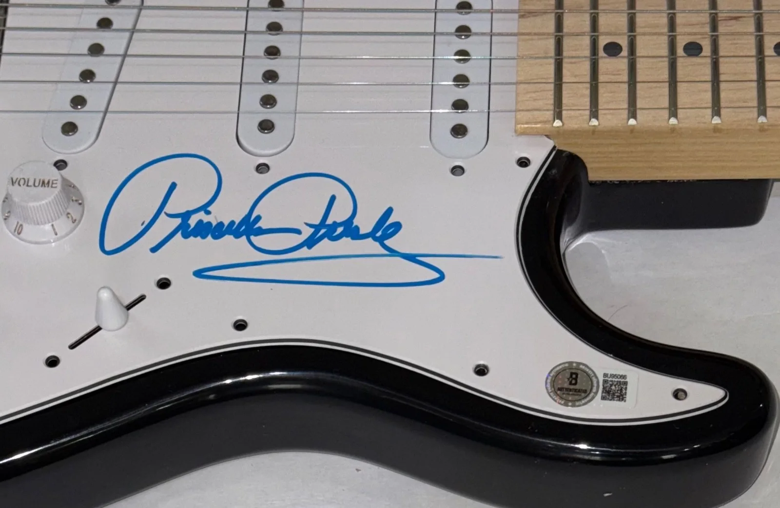 Priscilla Presley Signed Autograph Electric Guitar Elvis Presley Wife Beckett, изображение 5