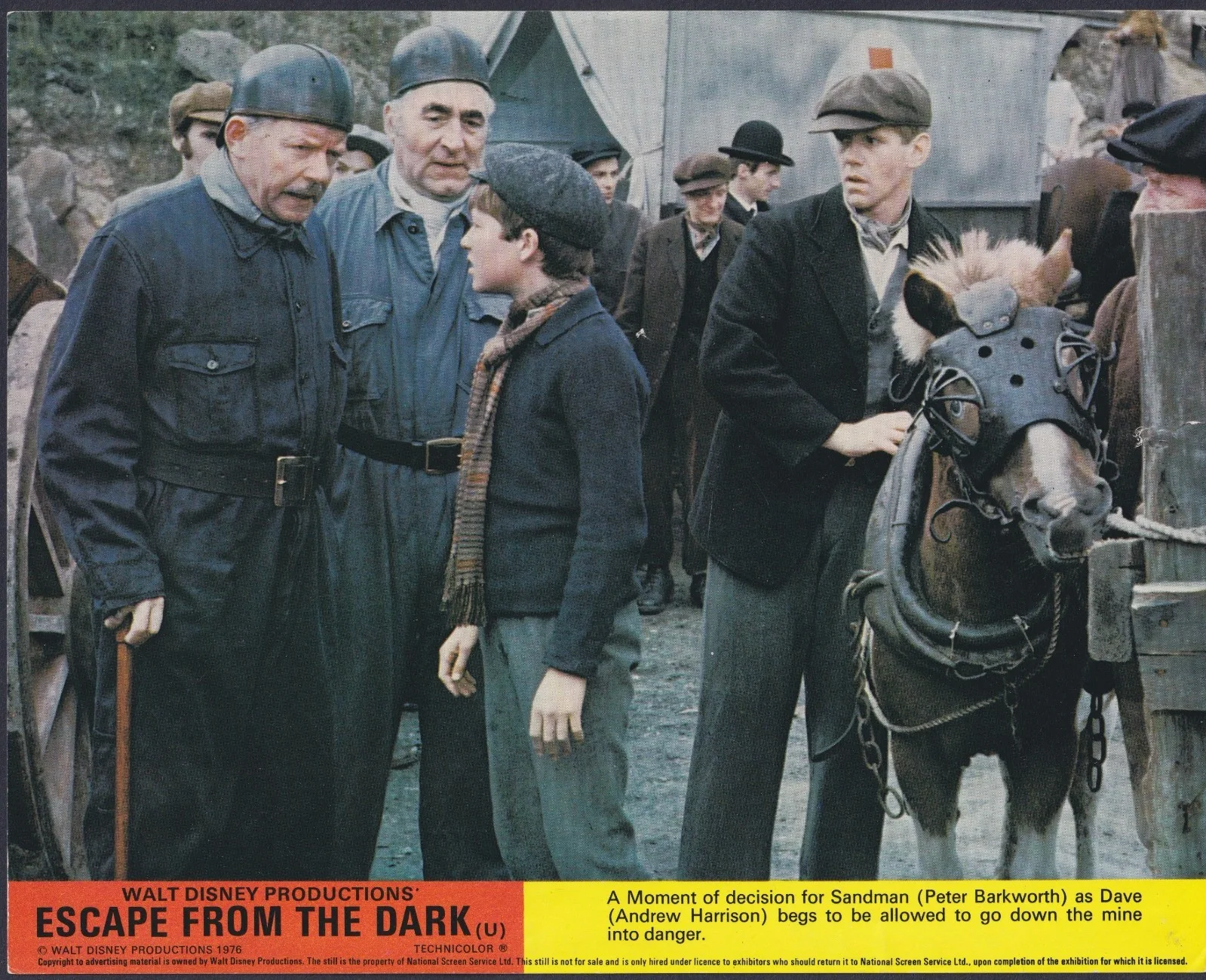 Escape from the Dark 6x ORIGINAL UK FOH Lobby Cards Disney Alastair Sim 1976, изображение 3