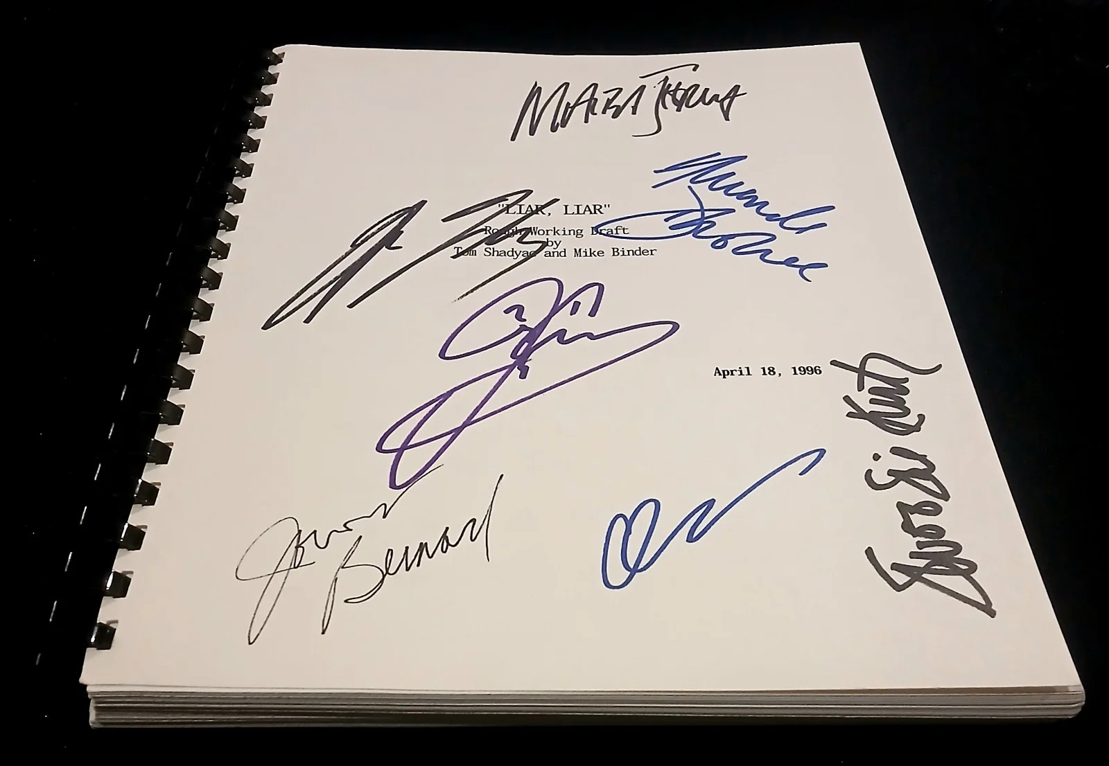 Jim Carrey, Maura Tierney, Jennifer Tilly, Cast — Jim CARREY Jennifer TILLY + CAST Signed Autograph "LIAR LIAR" SCRIPT Auth w/ COA, изображение 3