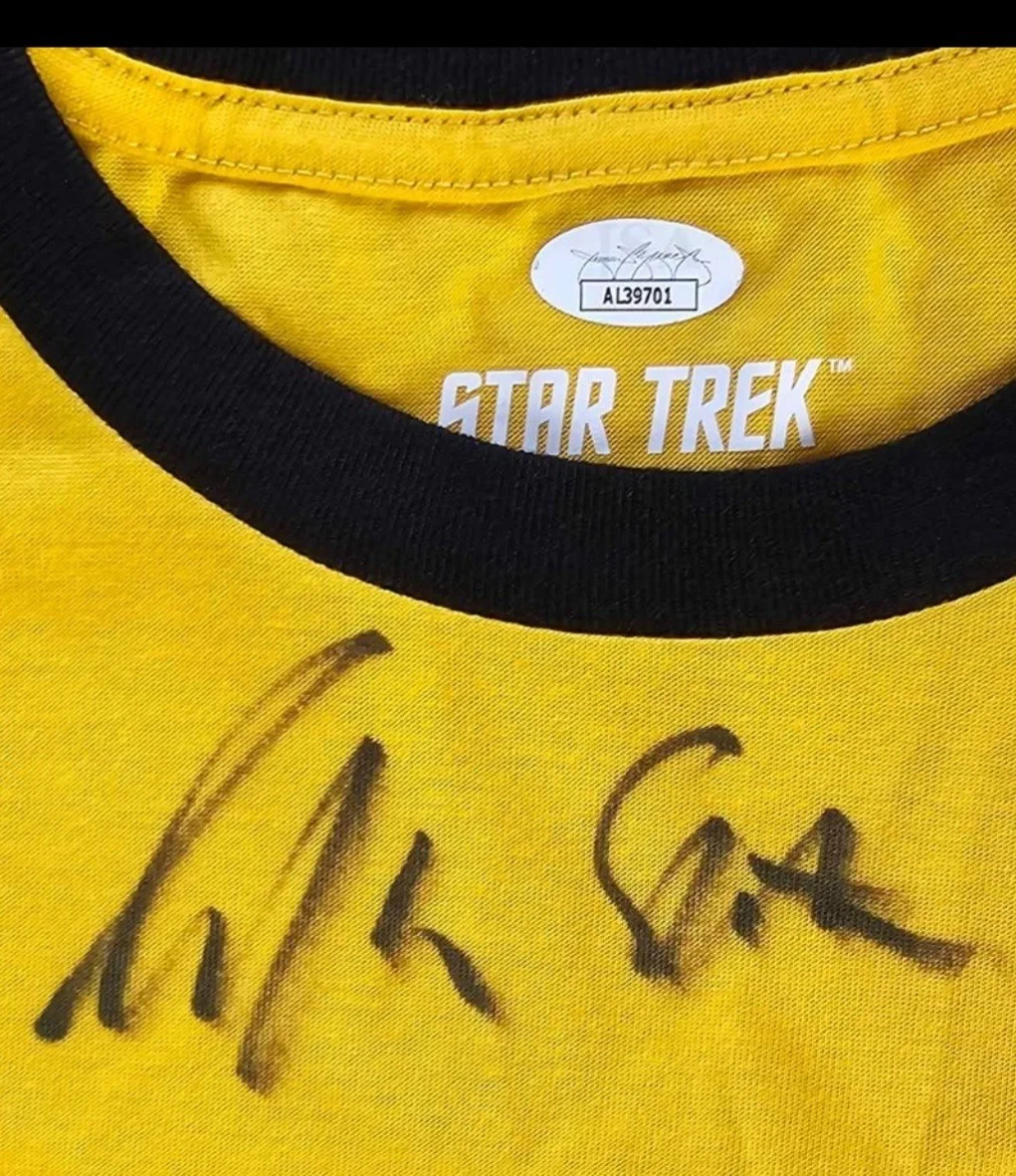 William Shatner — William Shatner Signed Star Trek Prop Uniform Shirt (JSA), image 3