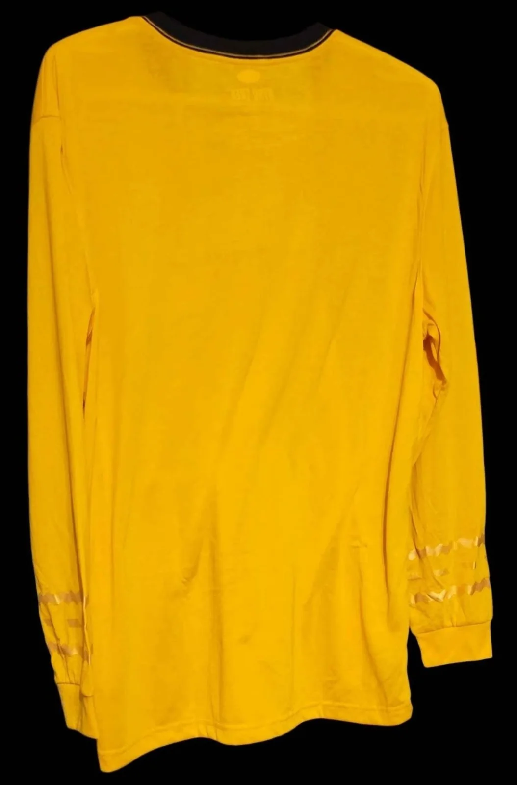 William Shatner — William Shatner Signed Star Trek Prop Uniform Shirt (JSA), image 4