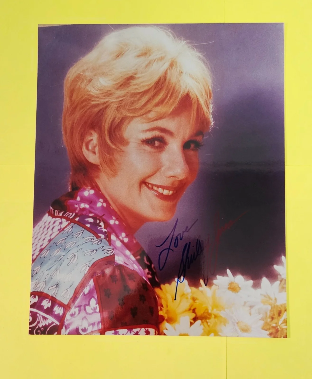 Hand~Signed by Shirley Jones — SHIRLEY JONES~ AUTOGRAPHED 8 x 10 PHOTO~Plus Family Cast Greeting Christmas Card, изображение 2