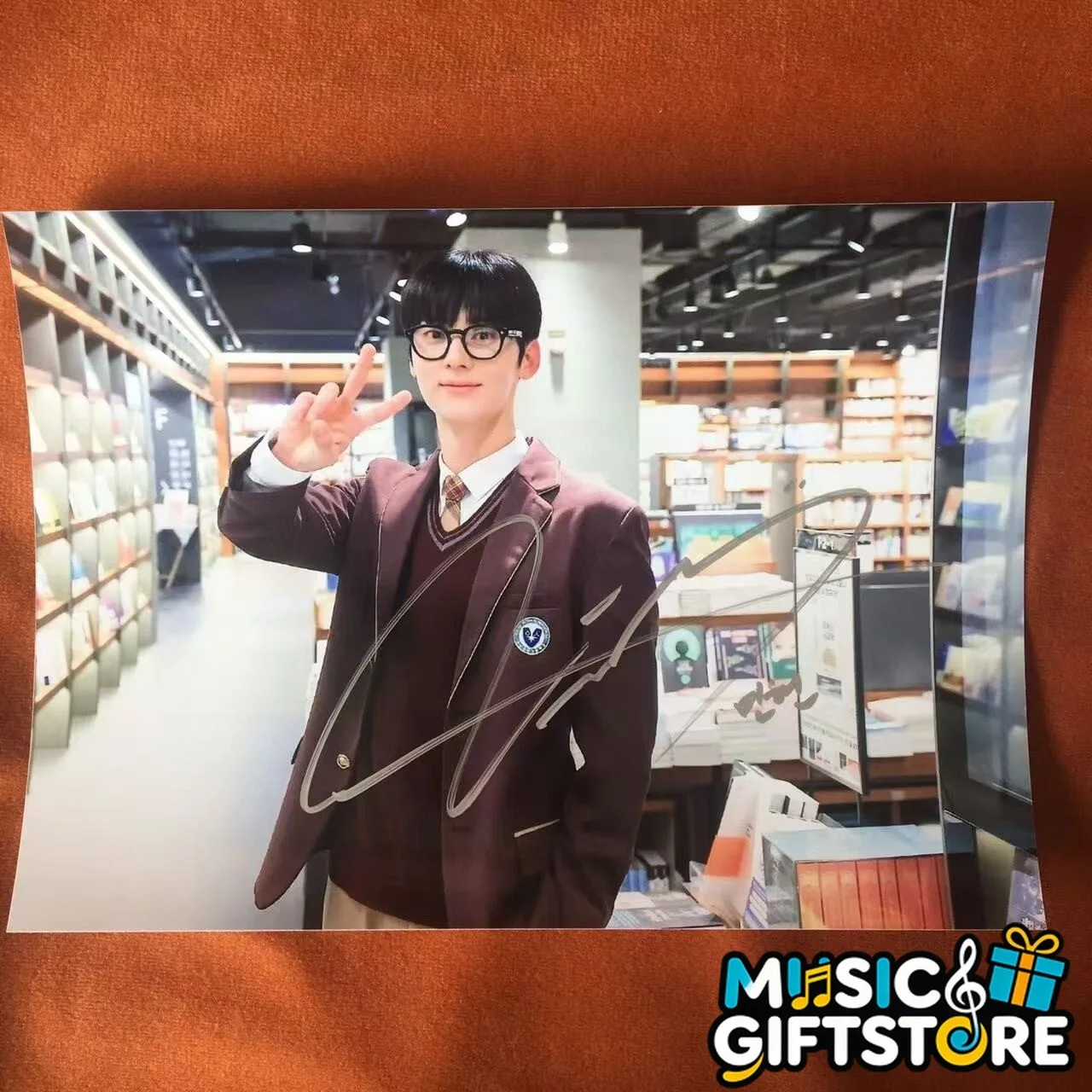 Study Group Hwang Min Hyun Autographed Signed Photo K-POP COLLECTION 2025 #MUGS, image 3