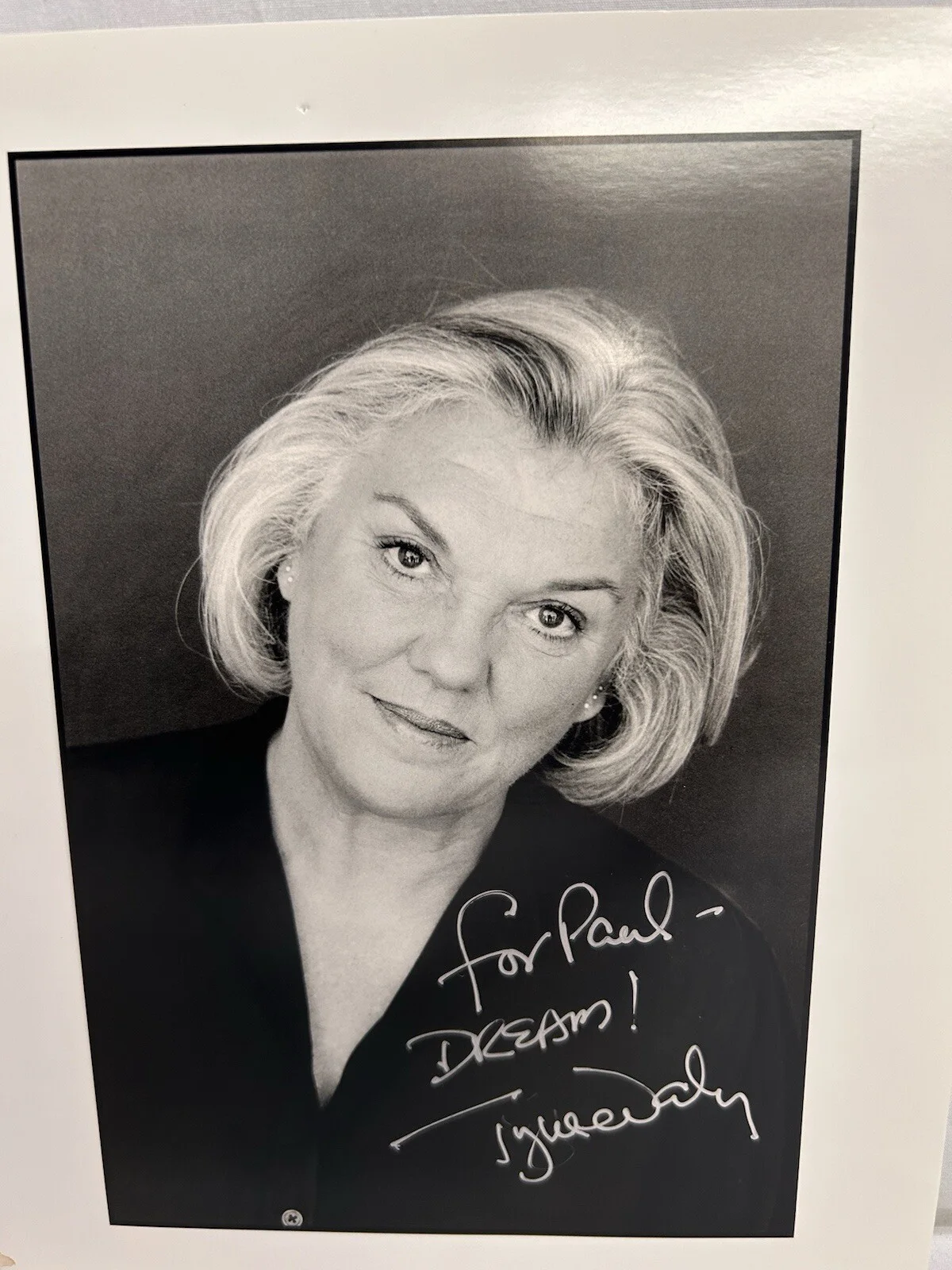 Tyne Daly — Tyne Daly Signed B/W 8x10 Picture Personalized, image 2