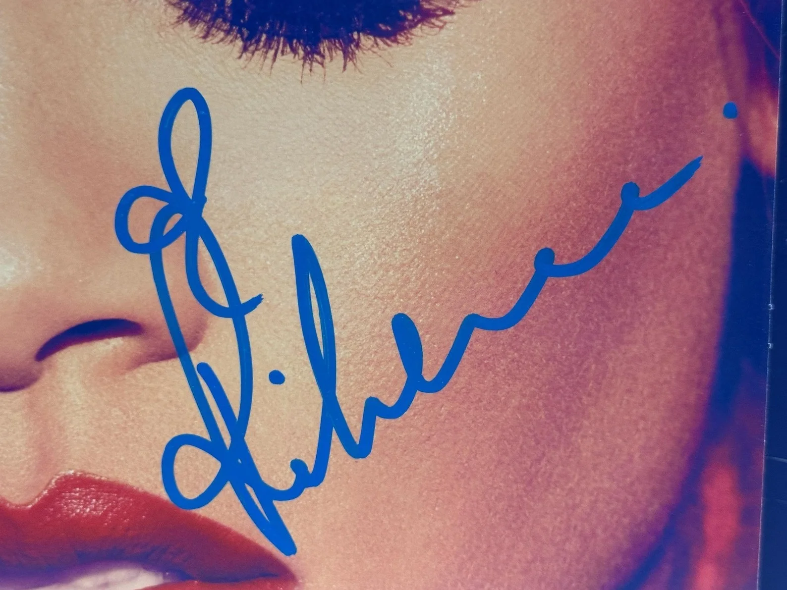 RIHANNA signed " LOUD " LP vinyl ALBUM COVER w/ AUTHENTIGRAPHCOA.com free s/h, image 2